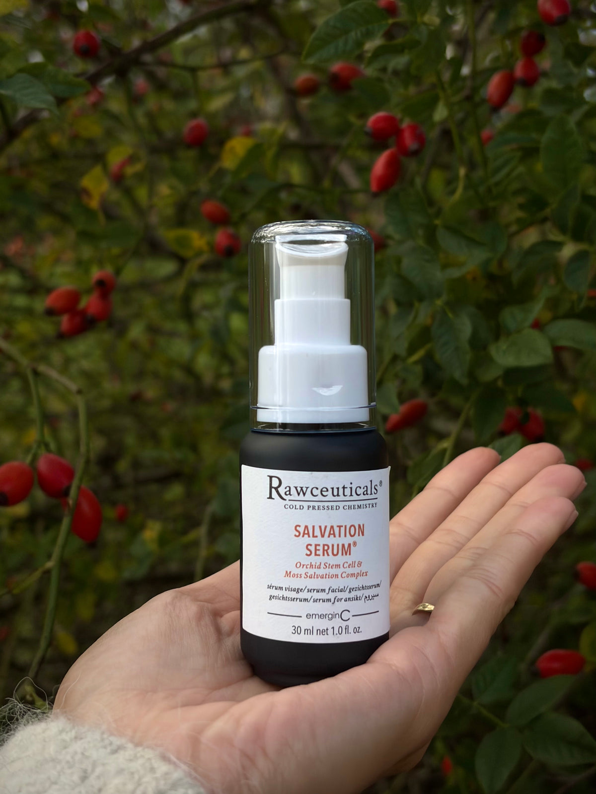 emerginC SALVATION SERUM in natuurlijke setting