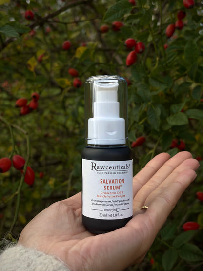 emerginC SALVATION SERUM in natuurlijke setting