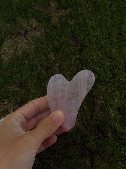 Rozenkwarts Gua Sha voor gezichtsmassage